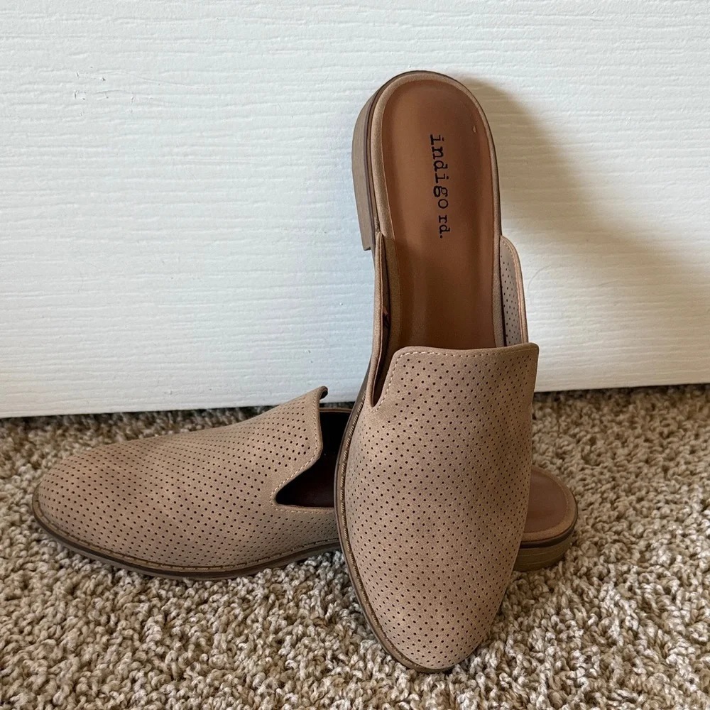 Indigo Brown Perforated Mules Brushed Suede NWT size 8 - Picture 1 of 14